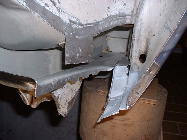 DSCF0002 (Andere).JPG (114.48 KiB) 36259 mal betrachtet Hier auch etwas gezaubert, Innenradlauf unten Blech neu...