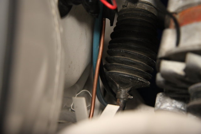 Cors525.JPG (327.66 KiB) 68233 mal betrachtet Benzinleitungen die mit den Bremsleitungen kuscheln...