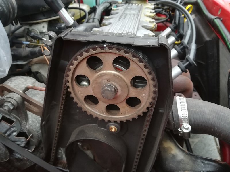 NockenwellenradOTMarkierung.jpg (208.32 KiB) 15112 mal betrachtet Kurbelwelle samt Nockenwelle und NW-Rad auf OT stellen, sicherheitshalber farblich markiert...