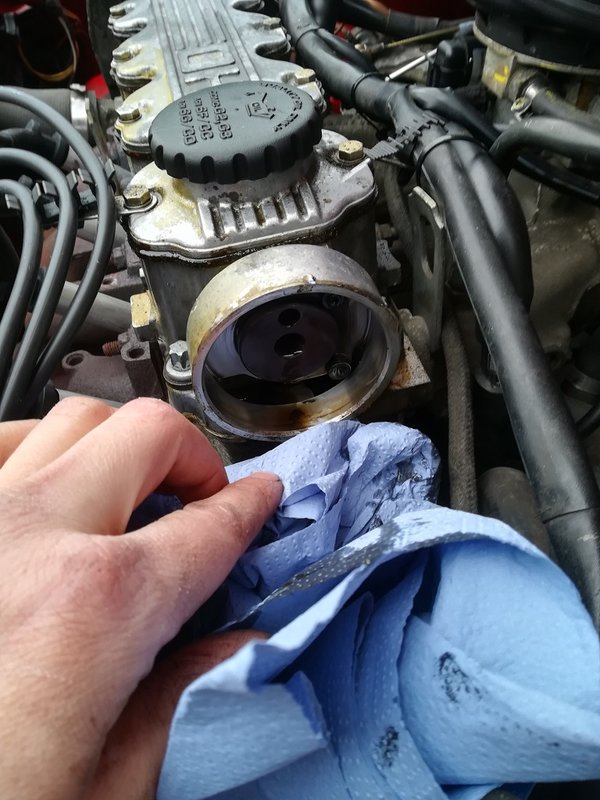 SicherungsplatteAusbauen.jpg (241.79 KiB) 15111 mal betrachtet Sicherungsplatte abschrauben, zwei Innensechskant...