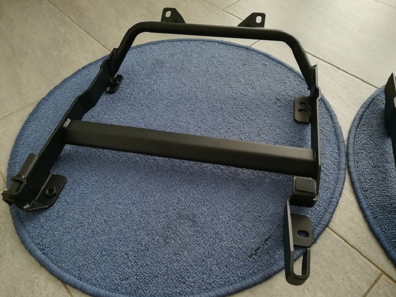 SitzKonsolenGummiPuffer.jpg (298.46 KiB) 70420 mal betrachtet Puffer...