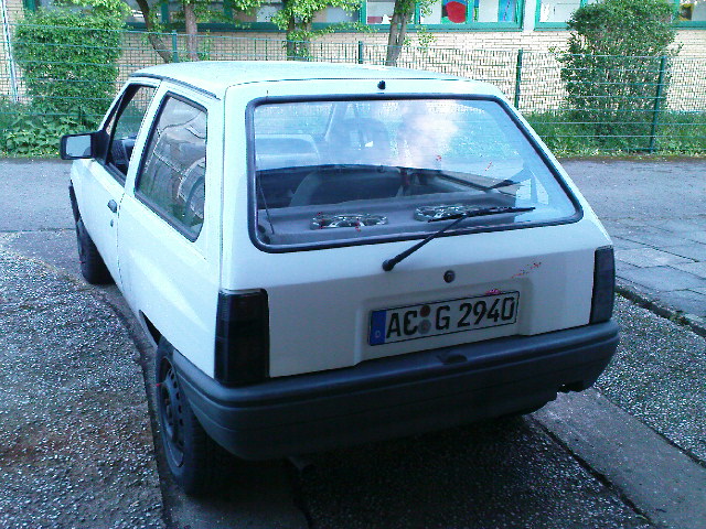 Erstes TUNING :D<br /><br />Schwarze Fifft und Sparmodell Heckklappe