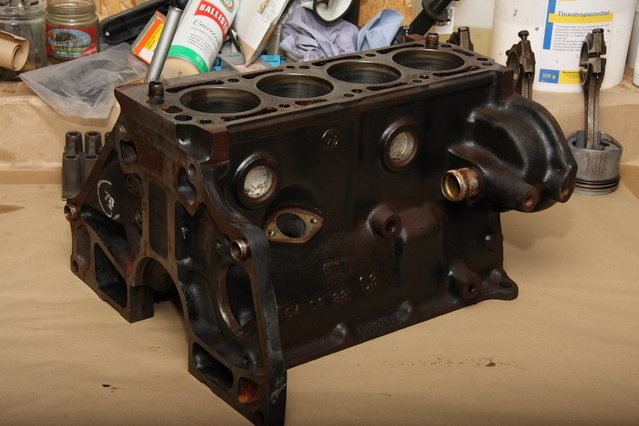 cors349.JPG (422.67 KiB) 30391 mal betrachtet Motorblock original