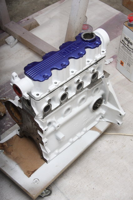 Motorblock C13N in Signalweiß und Racingblue