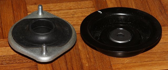 cors410.JPG (254.34 KiB) 21270 mal betrachtet Das Domlager mit Wälzlager