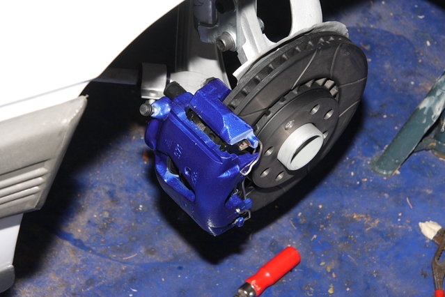 cors463.JPG (413.9 KiB) 63607 mal betrachtet lecker lecker. 256x24 auf nem Corsa sieht immer gut aus