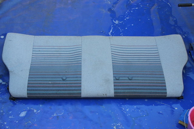 cors483.JPG (457.53 KiB) 76576 mal betrachtet Rücksitzbank vorher...